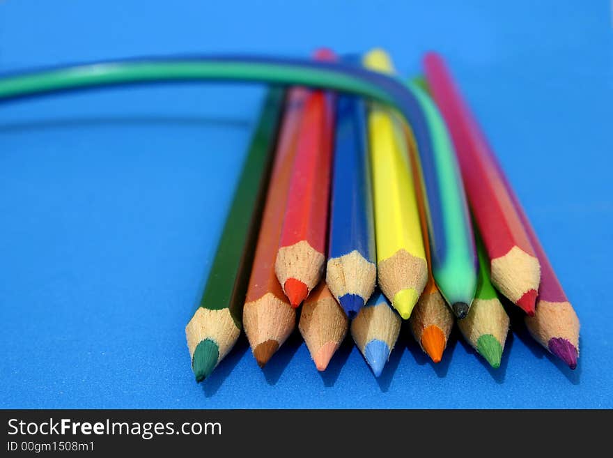 The multicolored pencils on the table