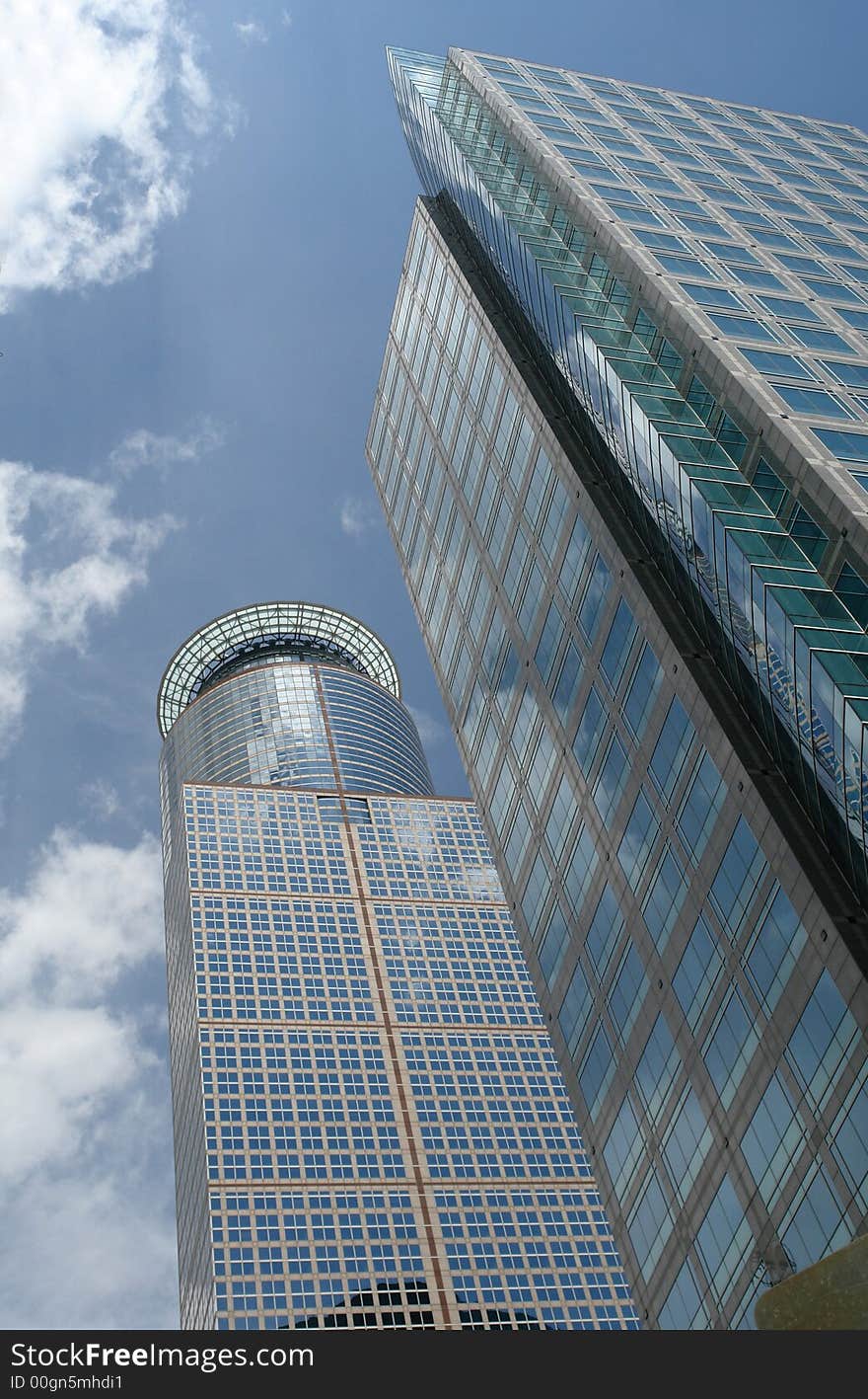 A picture of a skyscraper reaching high into the air