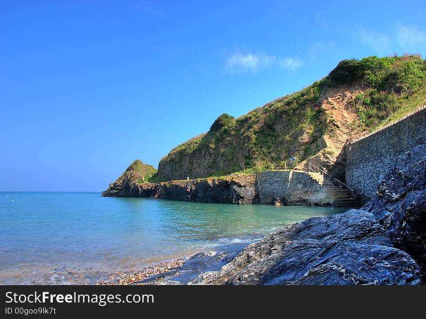 Rocky shore in Port Isaak, Cornwall, UK