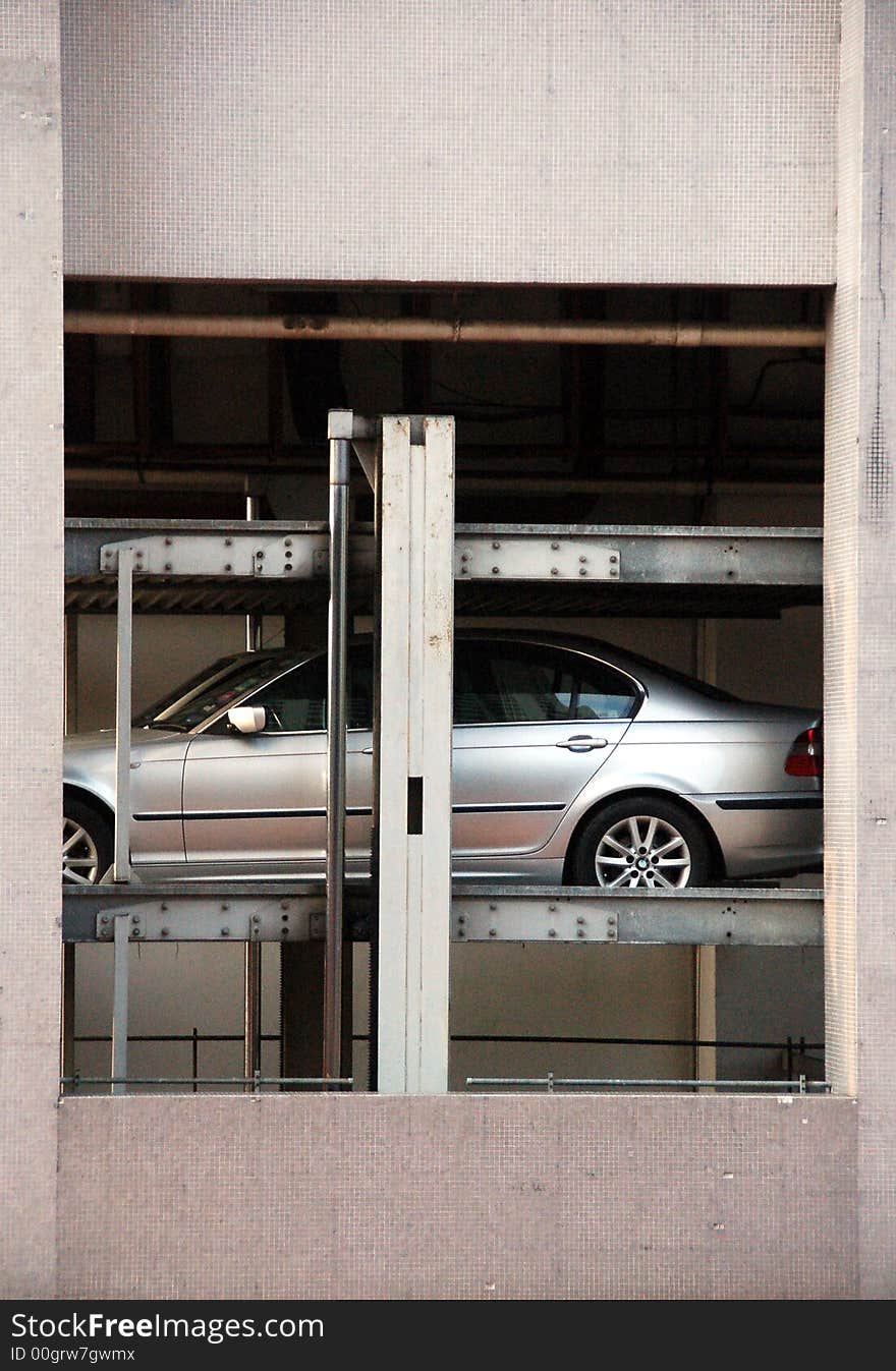 Mechanizied car park showing hydraulic cylinder