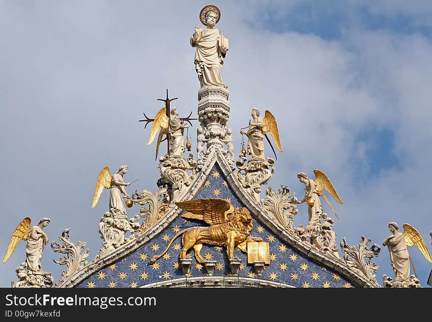 Statue of San Marco Basilic