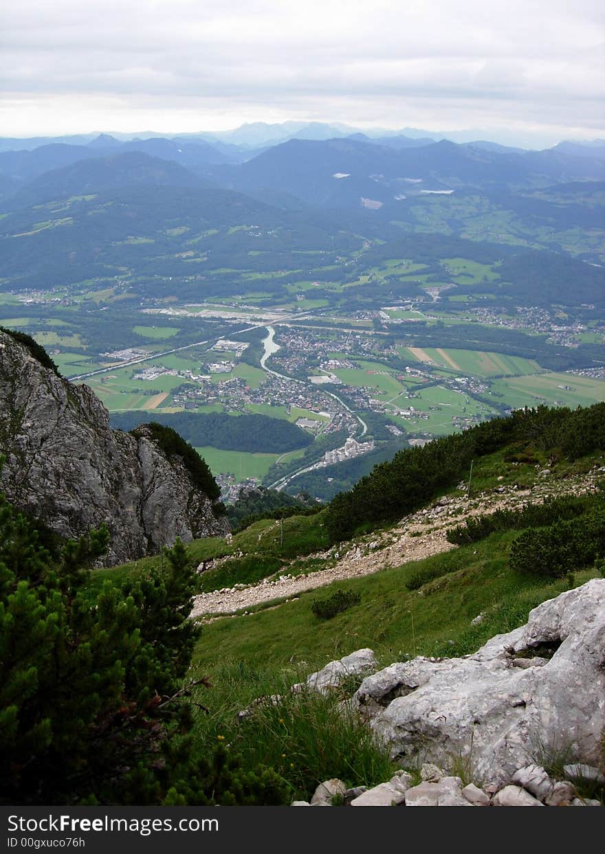 A beautiful way to hiking. A beautiful way to hiking