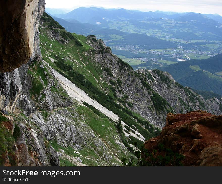 A beautiful way to hiking. A beautiful way to hiking