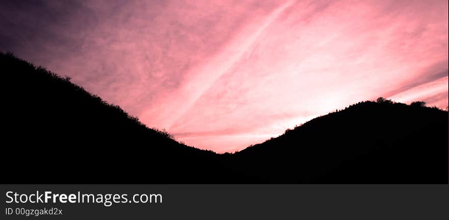 Night scape of mountains whit strong cloudy red sky