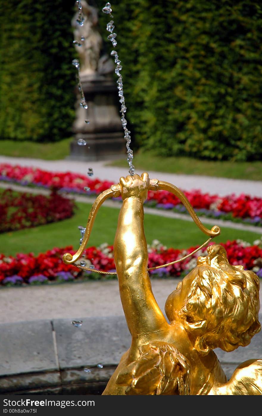 Golden fountain - Cupid shooting an arrow of water