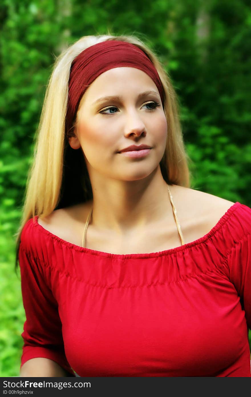 Outdoor beauty portrait of a young smiling woman in nature