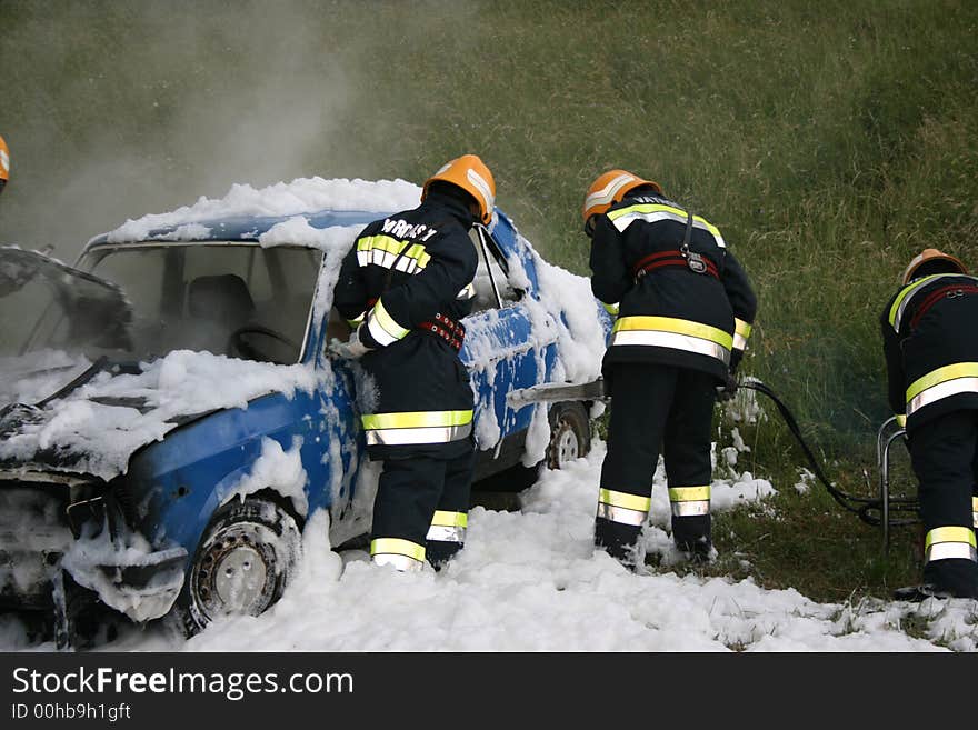 Fire training, the fire on car is going out. Fire training, the fire on car is going out