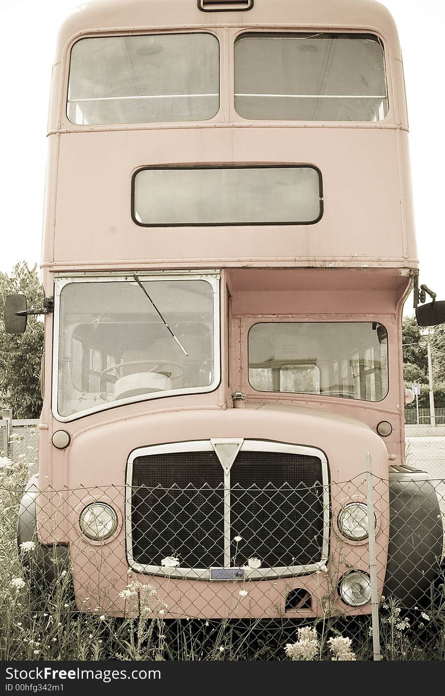 Bus Inglese del 1955 in disuso. Bus Inglese del 1955 in disuso