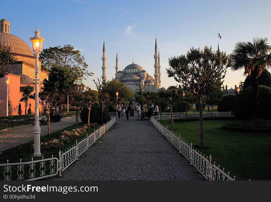 Sultan ahmed mosque in Istanbul in the evening