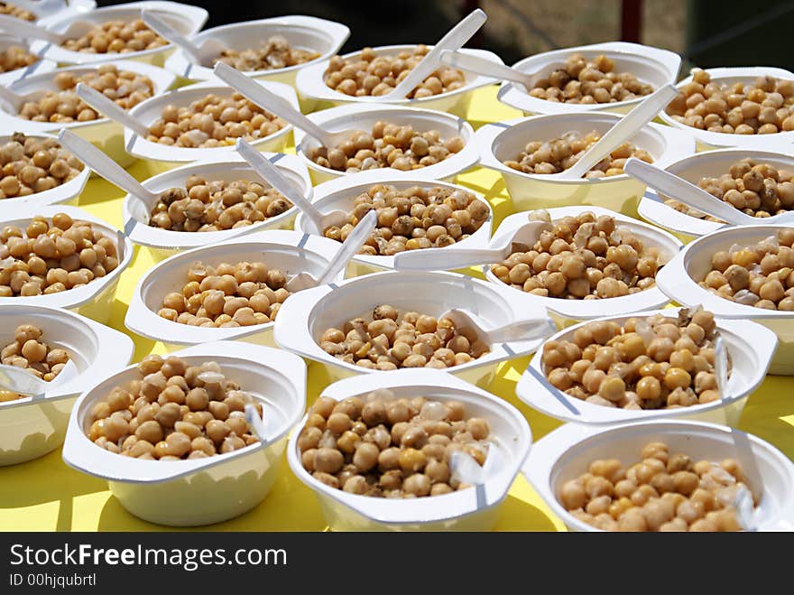 Many picnic plates full of chick-pea