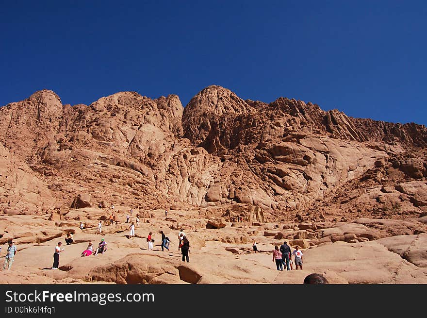 Egypt's high point at 2642 m or about 8700 feet. Egypt's high point at 2642 m or about 8700 feet.