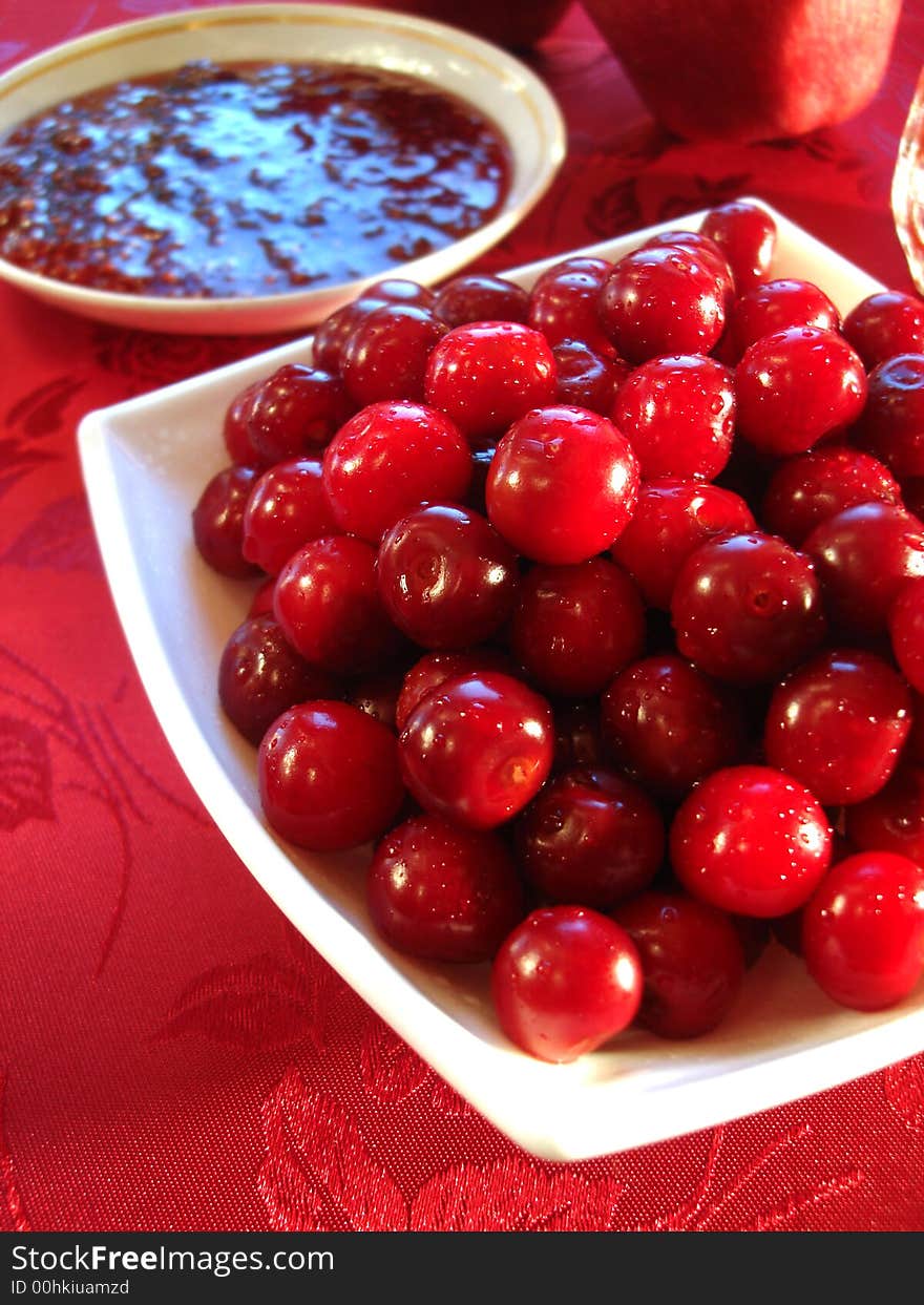 Fresh cherry in bowl on table