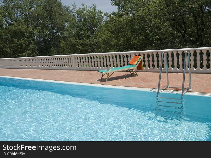 Relaxing bed by the luxury swimmingpool