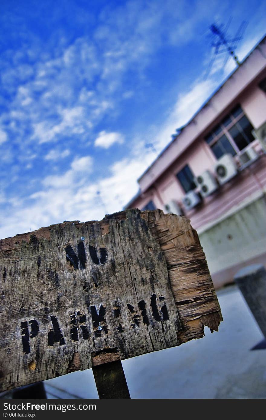 No parking sign amidst a neighbourhood estate