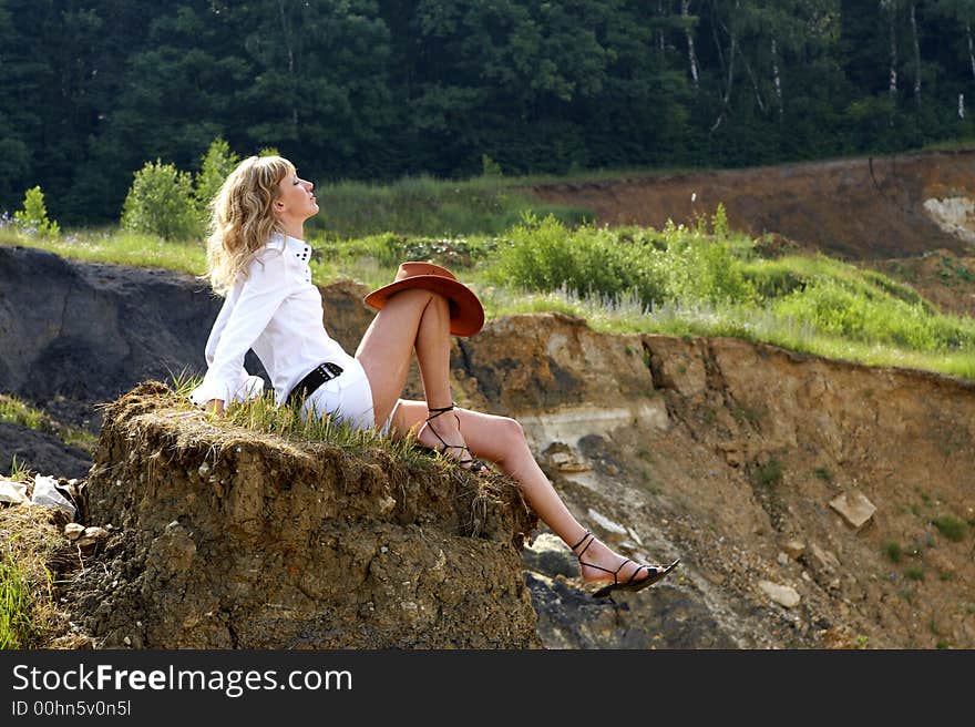 Woman wiht a cawboy hat