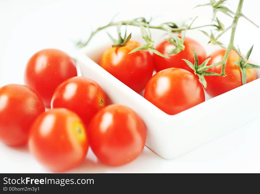 Fresh tomatoes in square bowl