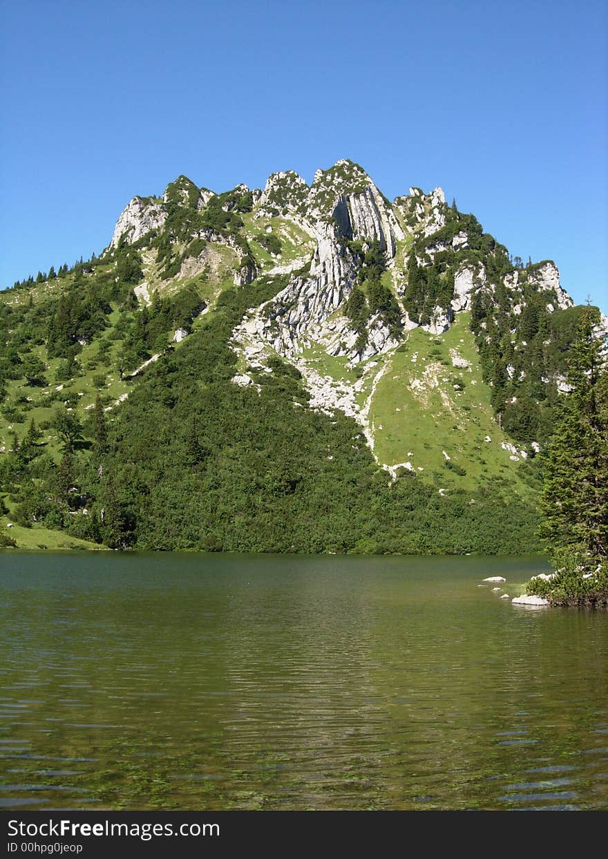 A beautiful way to hike. A beautiful way to hike