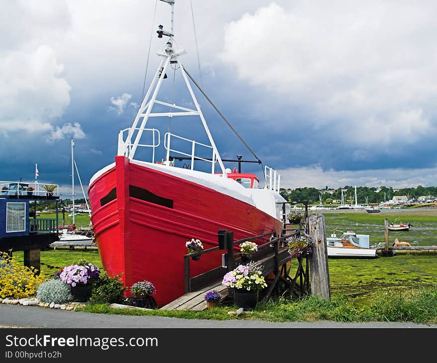 Red Houseboat Front