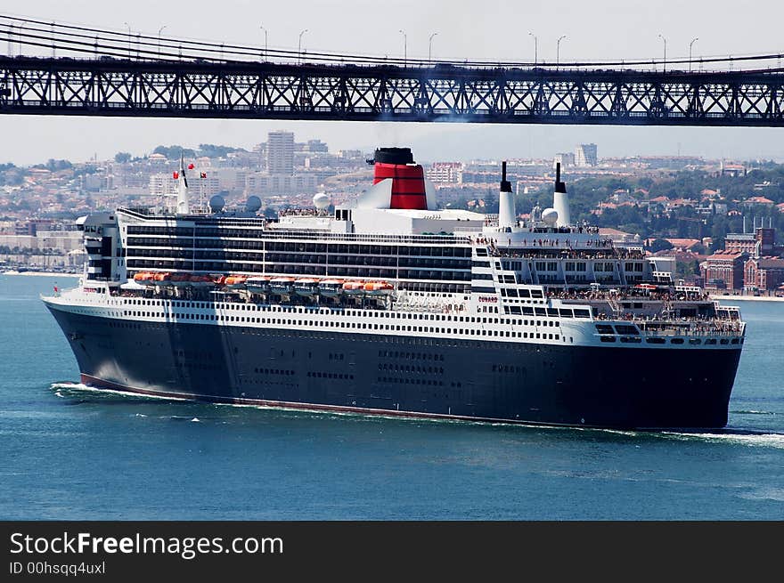 Luxury Cruise Under The Bridge