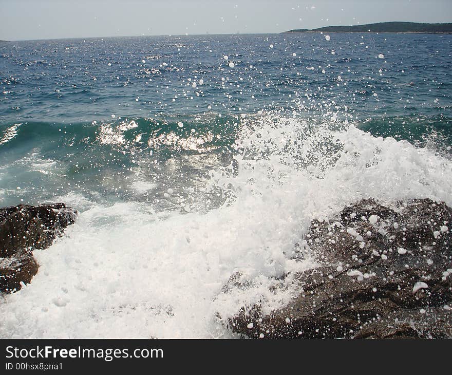 Wave crushing on the rocks