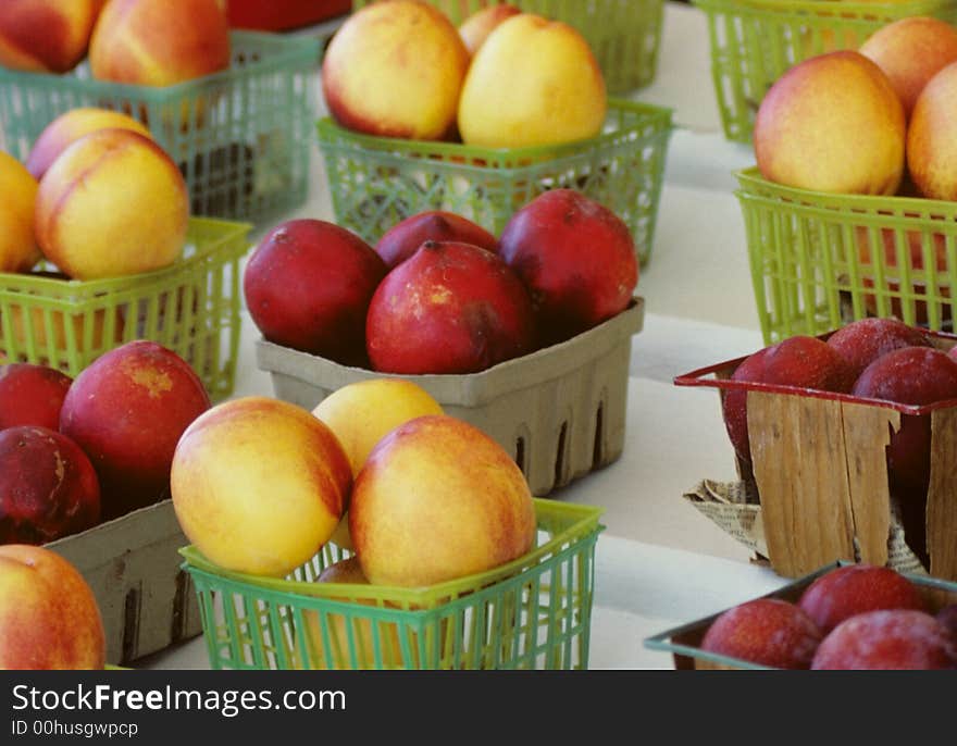 Small baskets of peaches and apples. Small baskets of peaches and apples