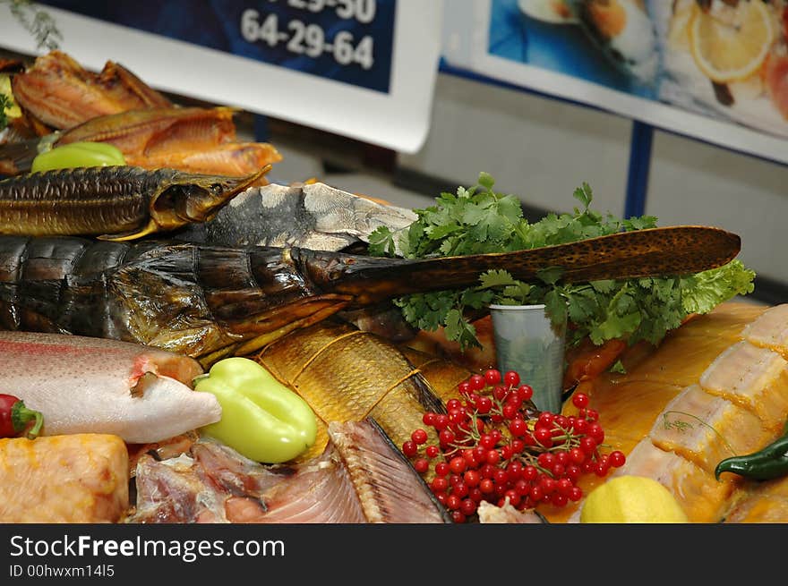 Fired fish with vegetable and sea-food shrimp and mussel