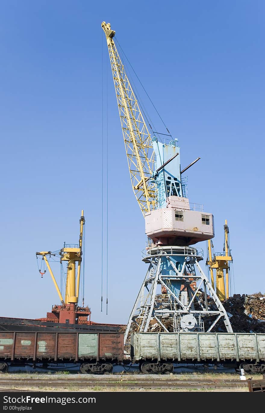 The elevating crane costing on loading of cars on a railway way