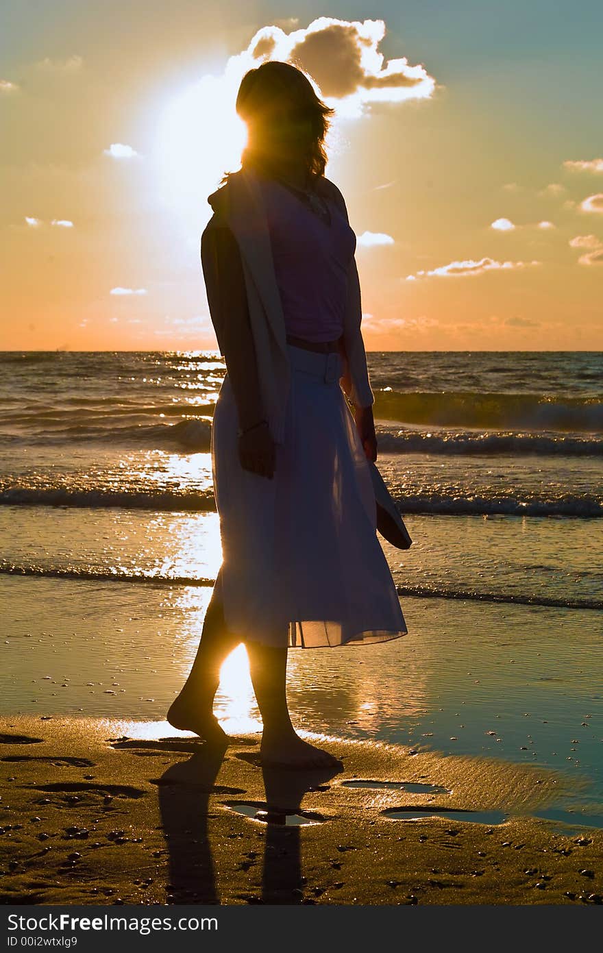 Pretty girl and the sea