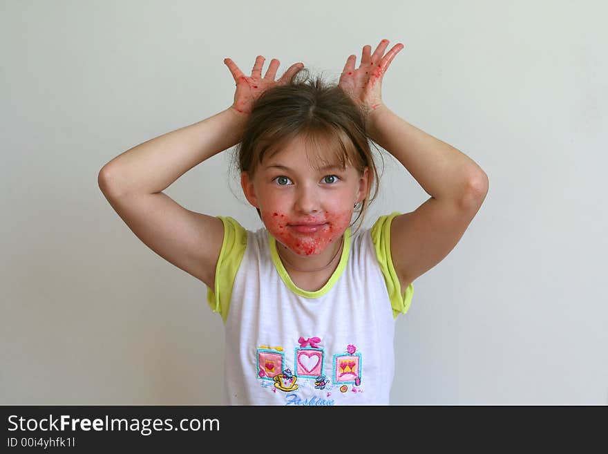 The girl was smeared with jam. The girl was smeared with jam