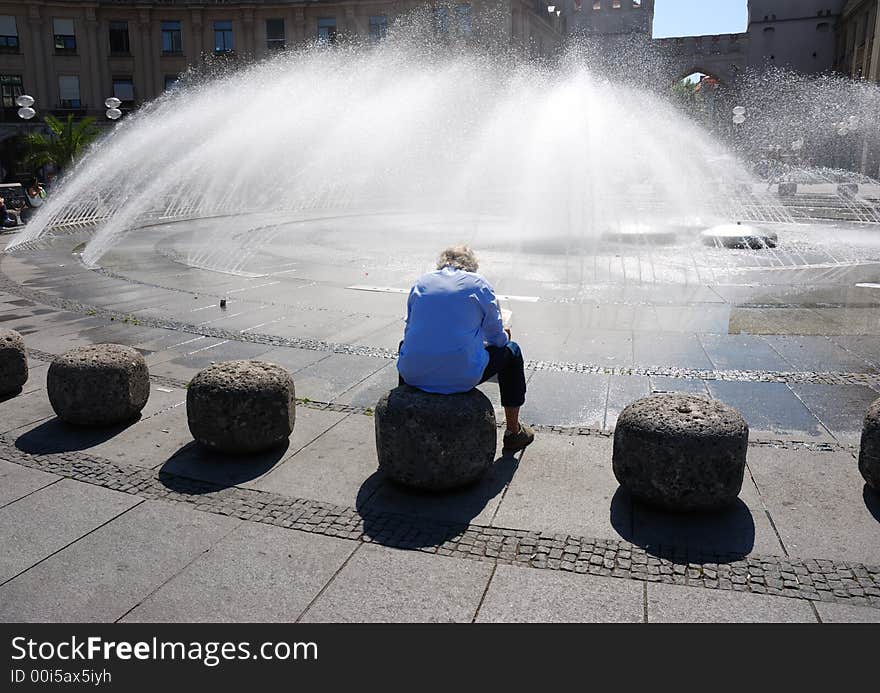 Man relaxing at the fountain