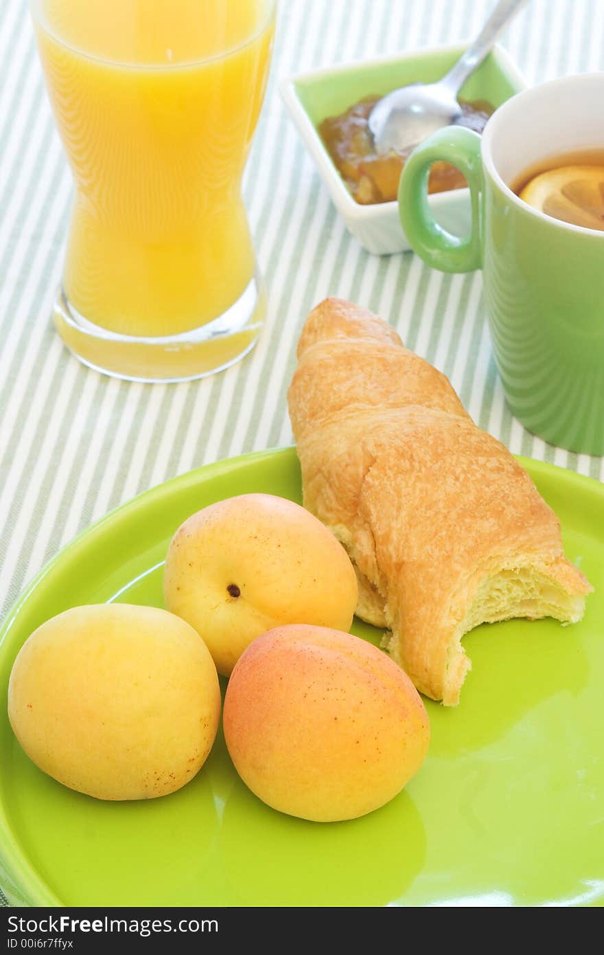 Apricot breakfast