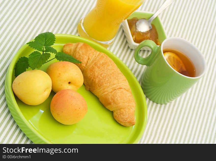 Apricot breakfast