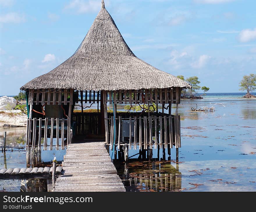 A place where people stay to do relax. this hut is in lake from baa atoll Goidhoo