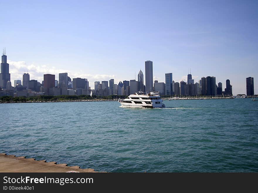 Chicago skyline - A cruise boat in Lake Michigen