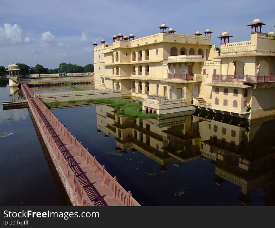 Aitihashik abheda mahal