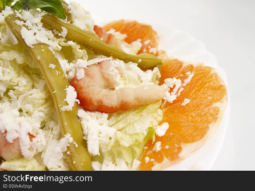 Salad with shrimps and grapefruit