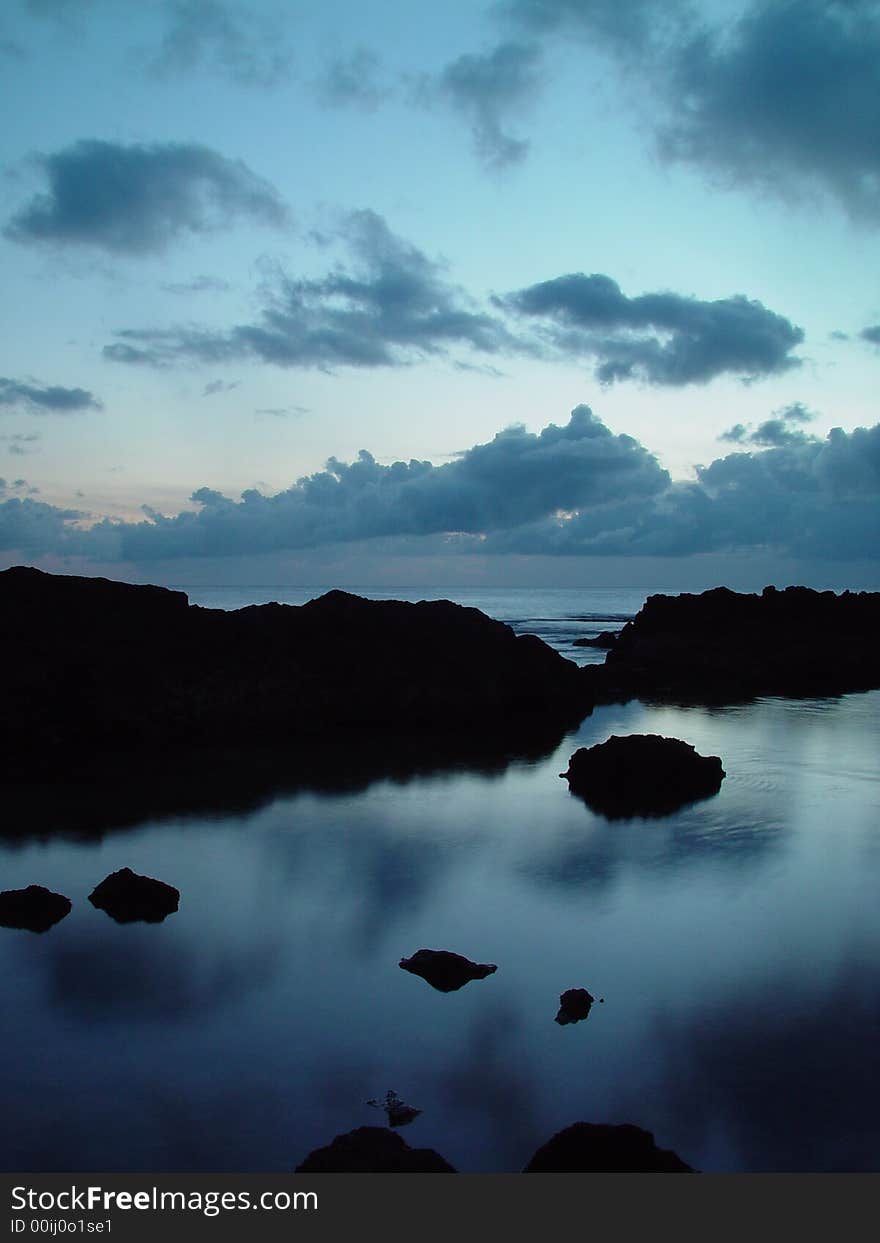 Looking across the pacific in a timed exposure form Hawaii. Looking across the pacific in a timed exposure form Hawaii.