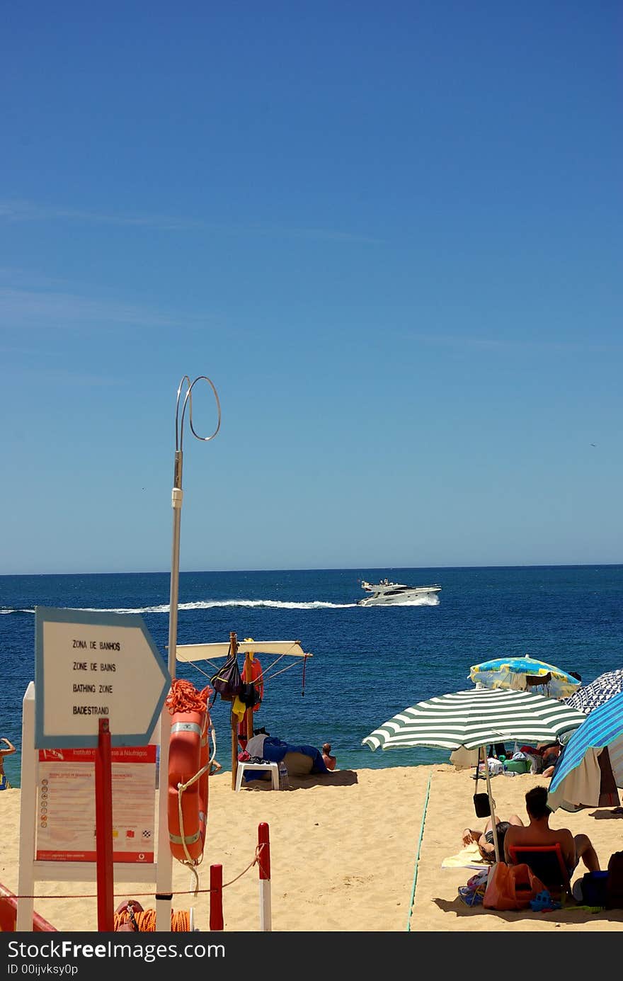 Landscape picture of a beach at peace