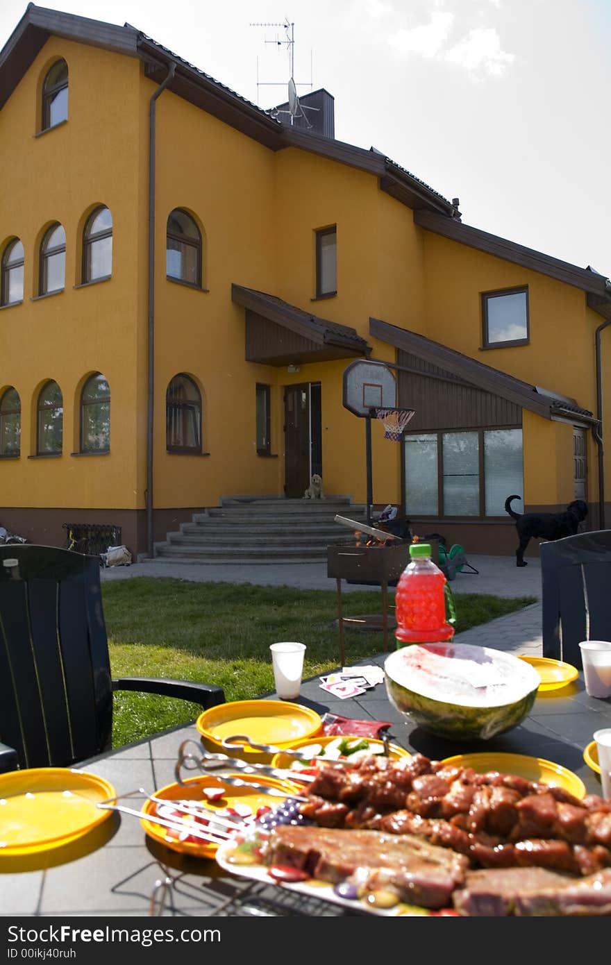 Picnic in courtyard, vegetable, fathouse, house