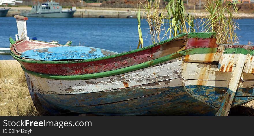 Photo of Old boat on the Ferragudo beach,