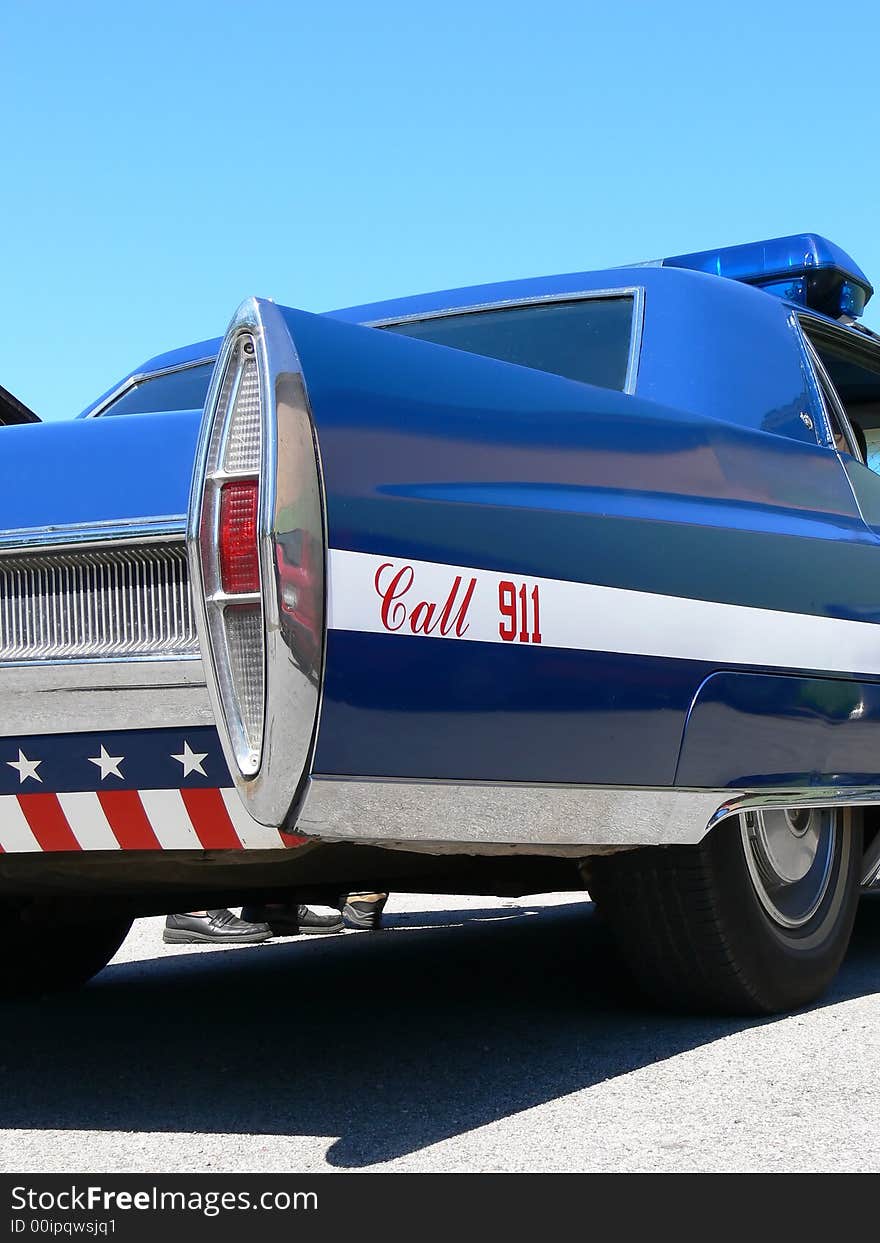 Call 911 for the police, and the blues will arrive in their 70´s classic police car. Call 911 for the police, and the blues will arrive in their 70´s classic police car