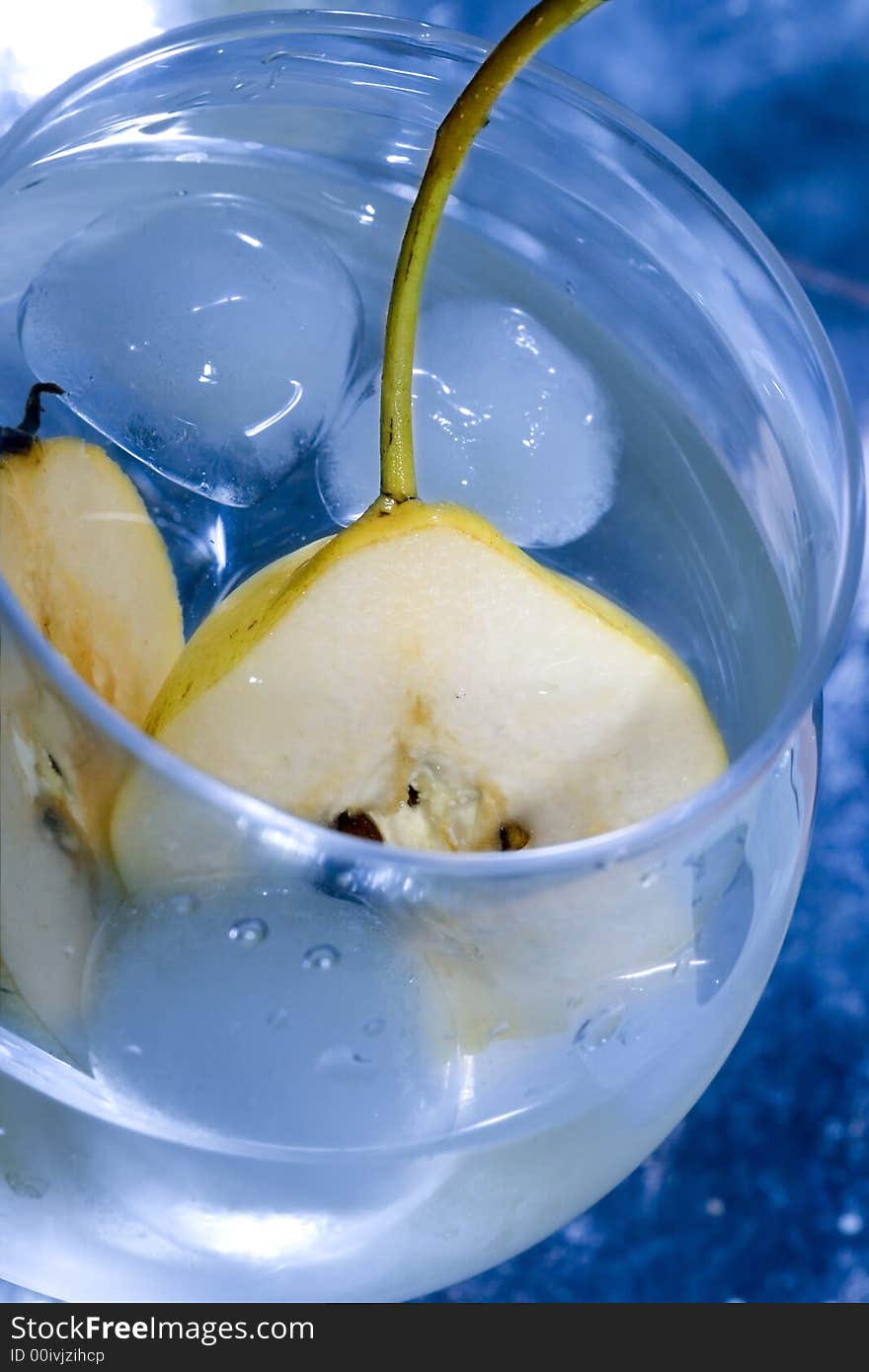 Pear in glass with martini and ice