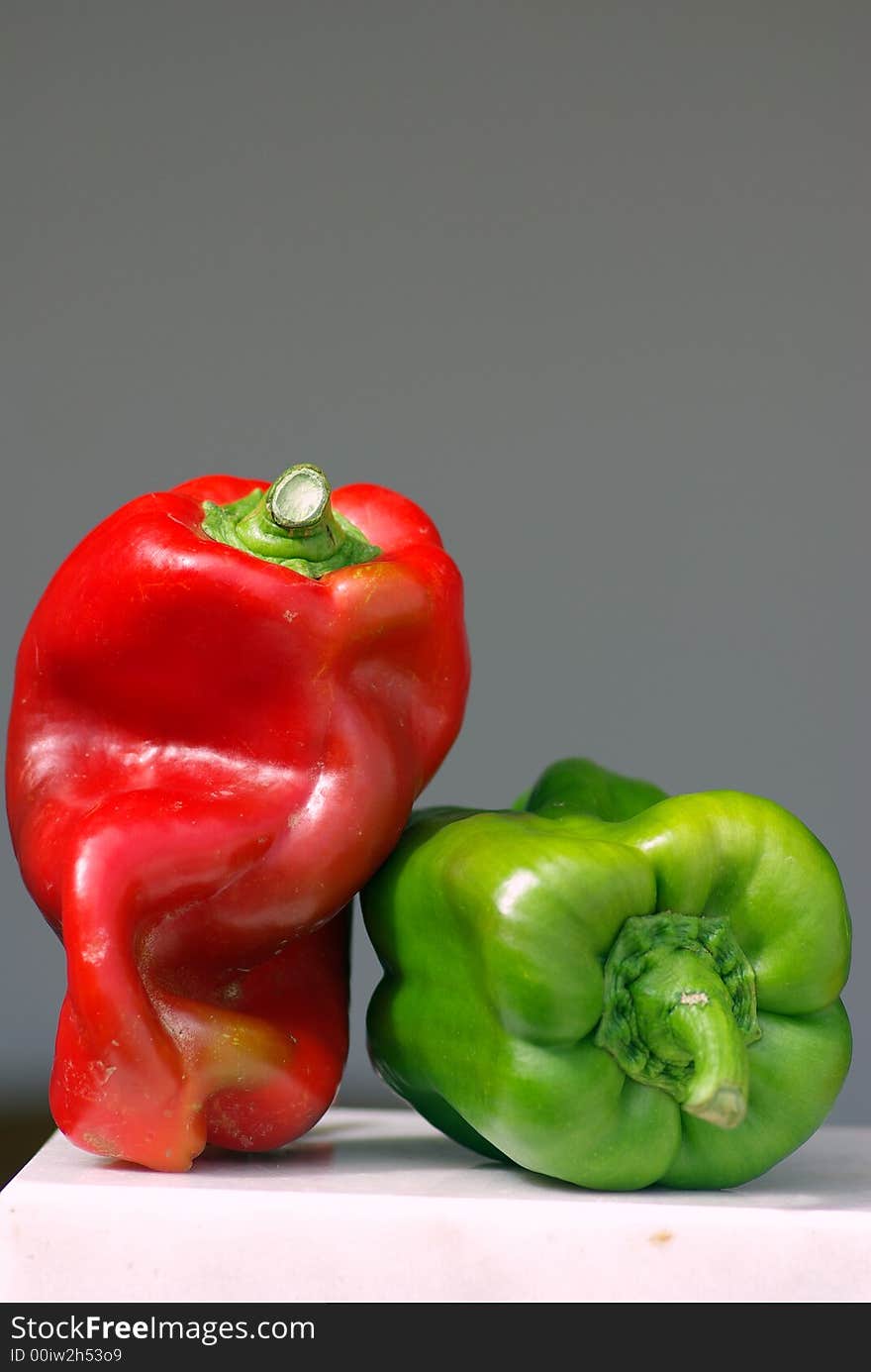 Green and red pepper close-up.