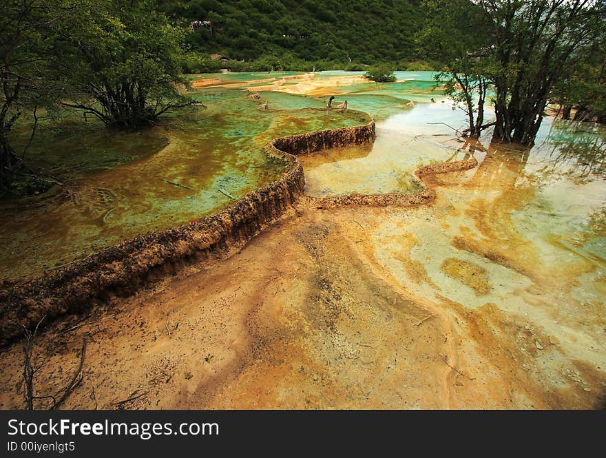 Situated in the north-west of Sichaun Province, the Huanglong valley is made up of snow-capped peaks and the easternmost of all the Chinese glaciers. In addition to its mountain landscape, diverse forest ecosystems can be found, as well as spectacular limestone formations, waterfalls and hot springs. The area also has a population of endangered animals, including the giant panda and the Sichuan golden snub-nosed monkey.   Huanglong was desinated as World Heritage Site by UNESCO in 1992. Situated in the north-west of Sichaun Province, the Huanglong valley is made up of snow-capped peaks and the easternmost of all the Chinese glaciers. In addition to its mountain landscape, diverse forest ecosystems can be found, as well as spectacular limestone formations, waterfalls and hot springs. The area also has a population of endangered animals, including the giant panda and the Sichuan golden snub-nosed monkey.   Huanglong was desinated as World Heritage Site by UNESCO in 1992