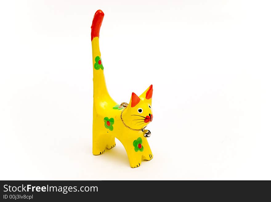 Wooden yellow kitten