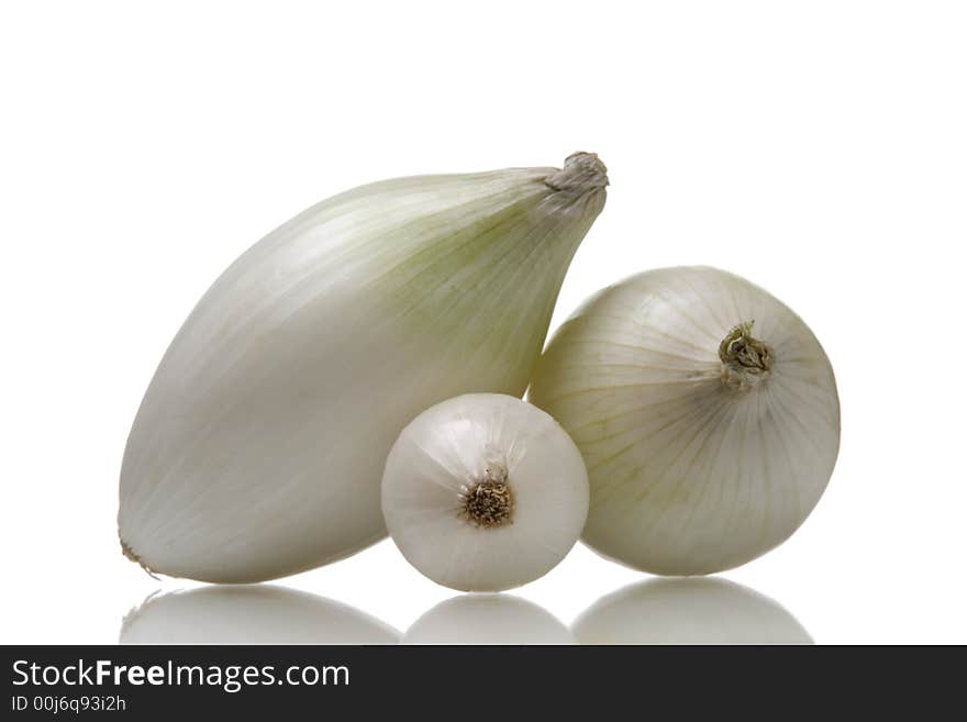 White onions isolated over white background