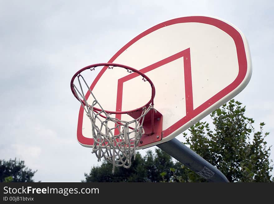 A closeup of a worn-out basketball hoop.