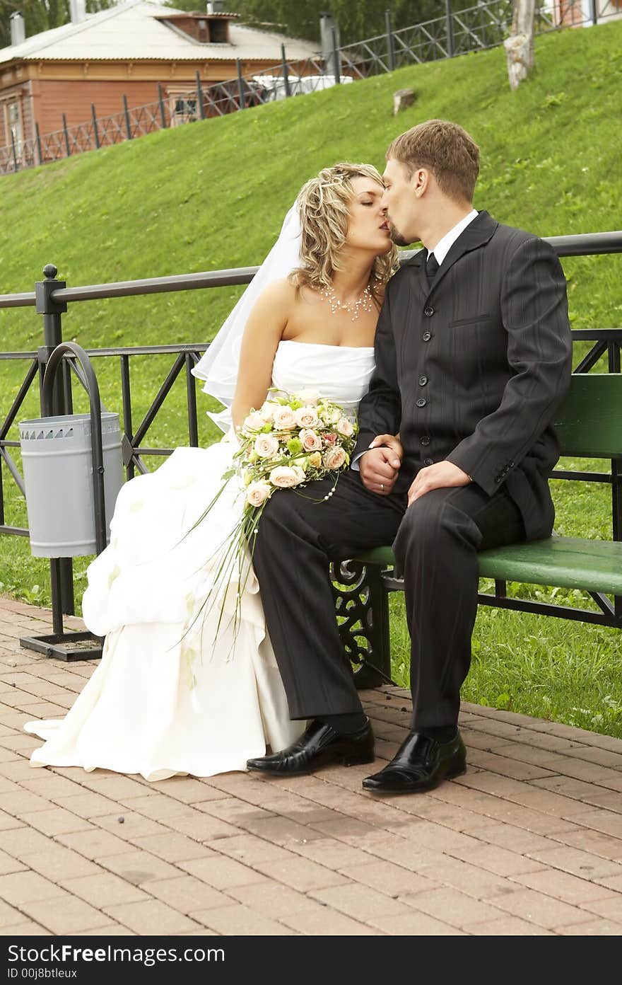 A couple on their wedding day kissing