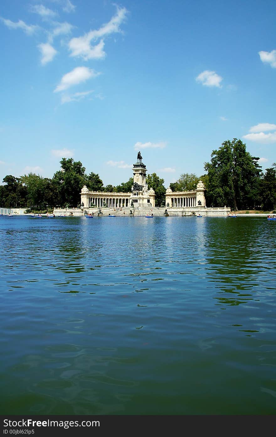 A big park in the city of madrid