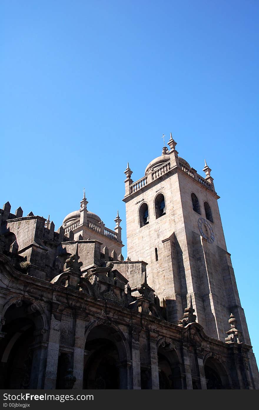 A chruch in the city of porto